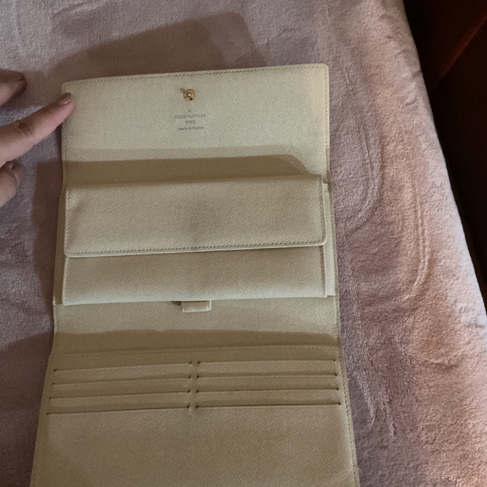 Lv - Picture 5 of 7